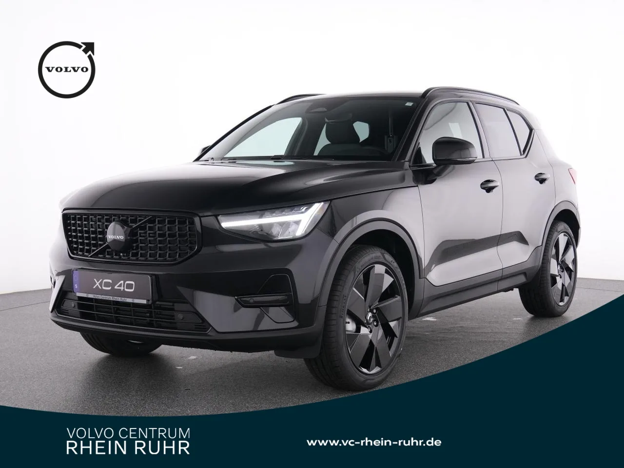 VOLVO XC40 B3   Plus Black Edition+ - 163 PS