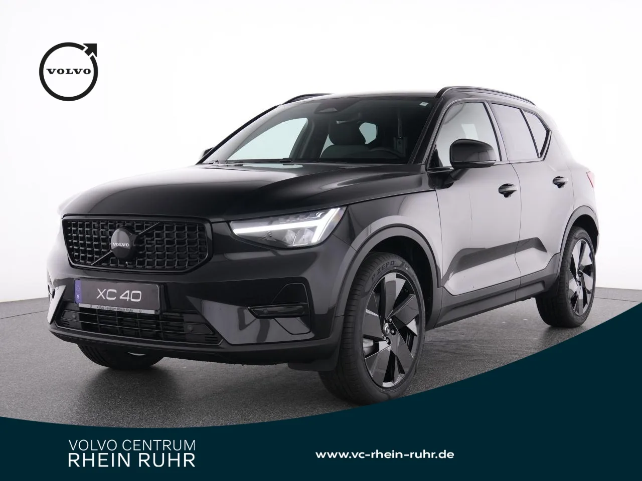 VOLVO XC40 B3  Plus Black Edition+ - 163 PS