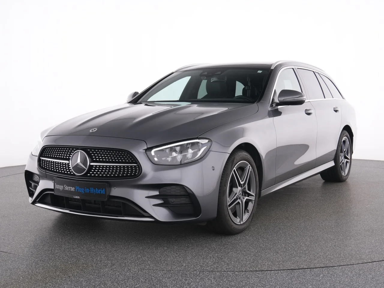 E 300 e T AMG+MBUXHighEnd+Pano+AHK+EHeck+Amb+RFK