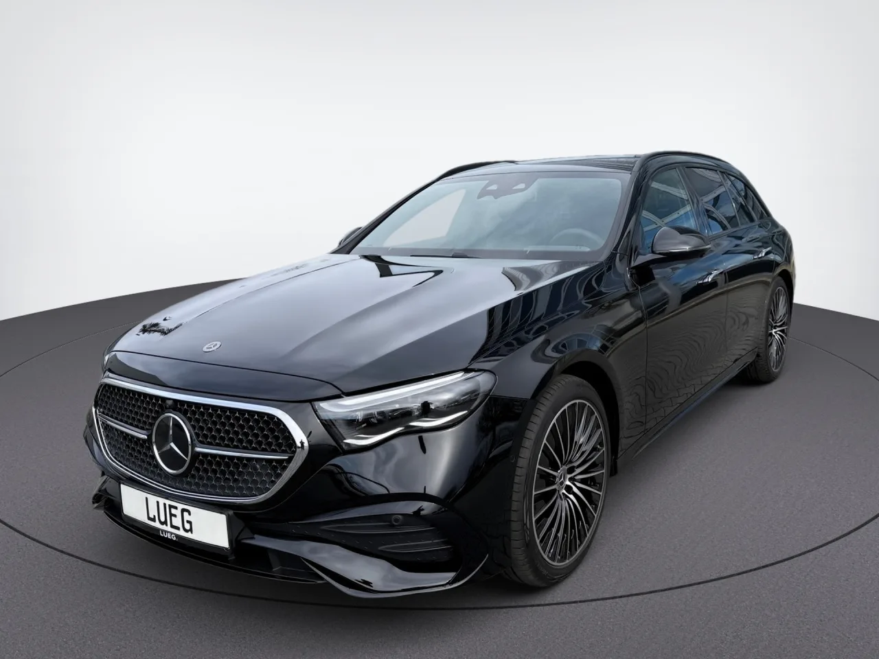 Mercedes-Benz E 220 d 4MATIC T-Modell AMG+NIGHT+AHK+DISTRONIC - 197 PS