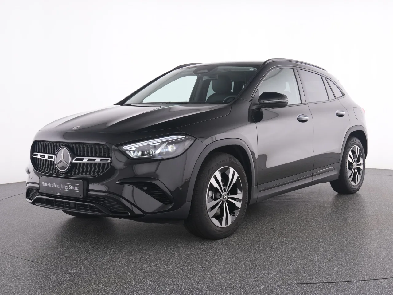 Mercedes-Benz GLA 200 Progressive+NavP+MBeam+AHK+Distr+KeyG+RK - 163 PS