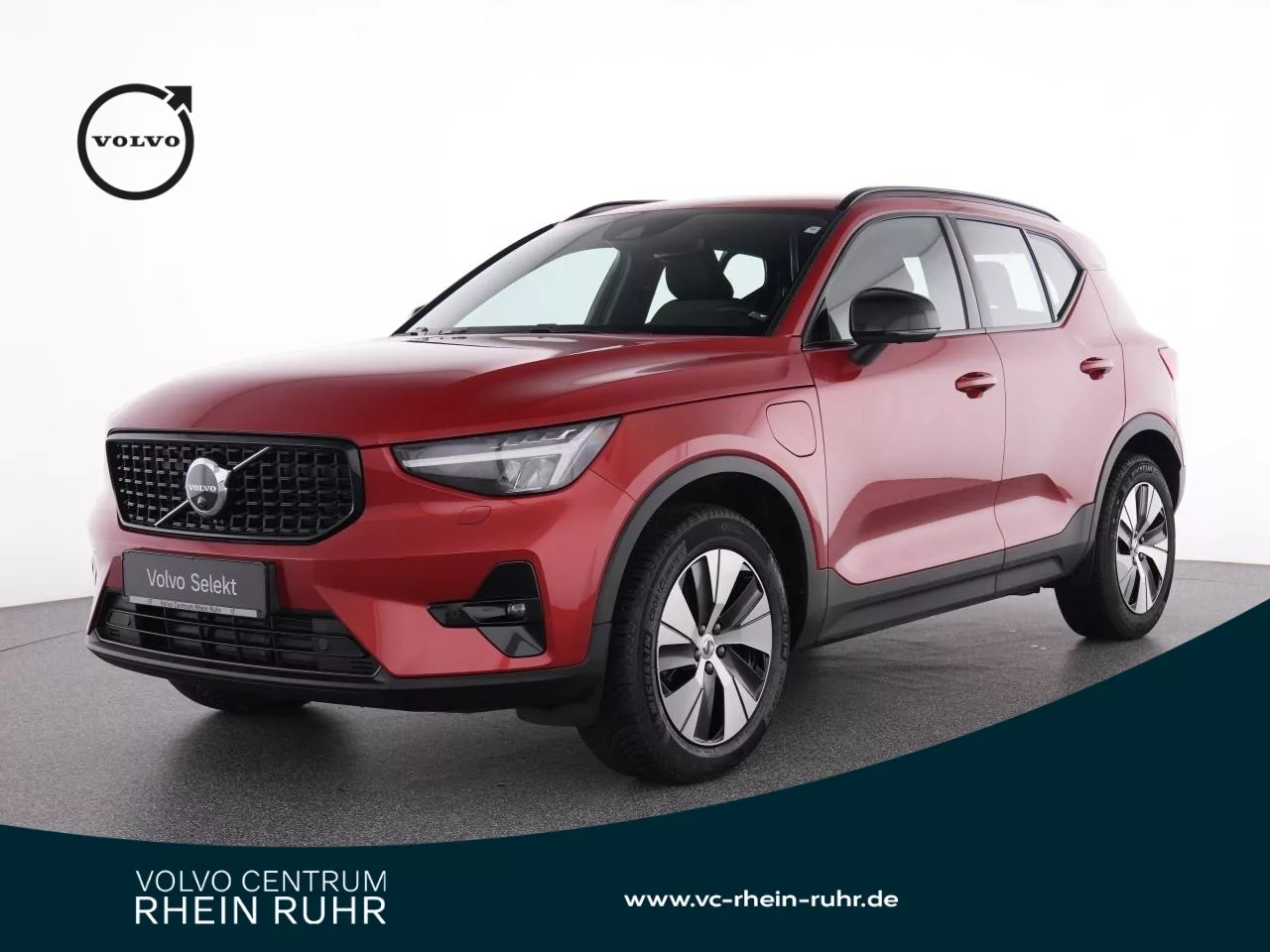 VOLVO XC40 T4 Recharge Plus Dark+AHK+LICHTPAK+360°+18 - 211 PS