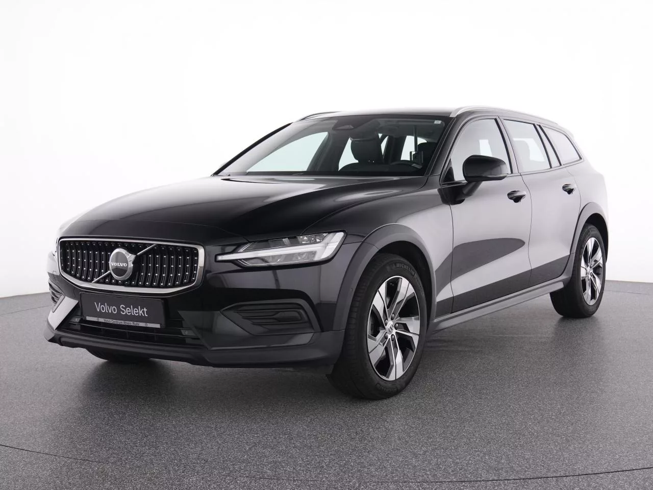 VOLVO V60 Cross Country B4 AWD Plus+AHK+WINTERPAK+ - 197 PS
