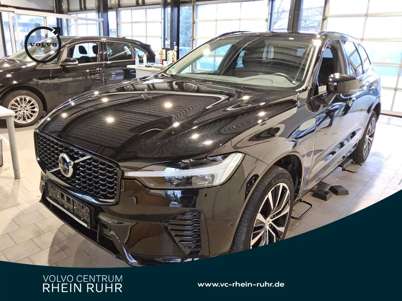VOLVO XC60 B4 Plus Dark+360°+STNDHZ+LICHTPAK+WINTERPAK - 197 PS