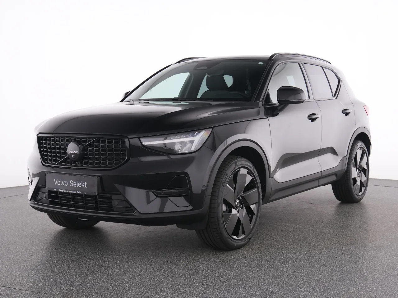 VOLVO XC 40 B3 Plus Black Edition +PANO+360°+STANDHZG+ - 163 PS
