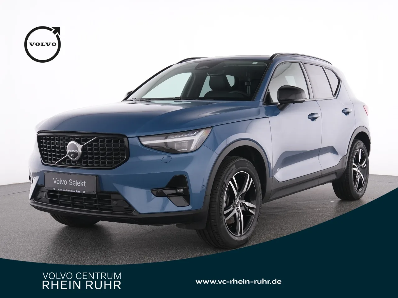 VOLVO XC40 B4  Plus Dark +360°KAM+PANO+TOTWINKEL+DAB+ - 197 PS