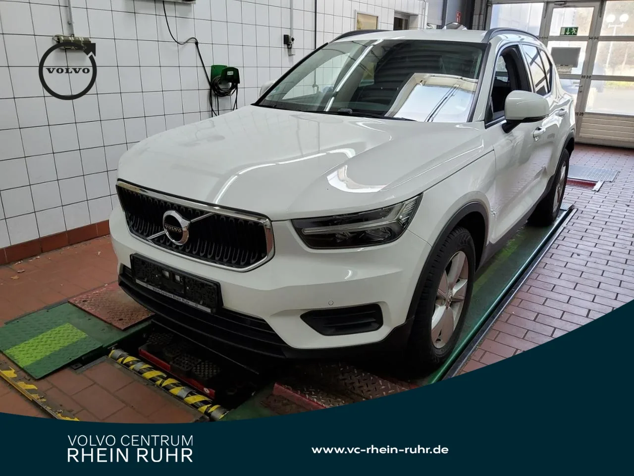 VOLVO XC40 T2  Momentum Core NAVI+DAB+LED+LM17+ON CALL - 129 PS