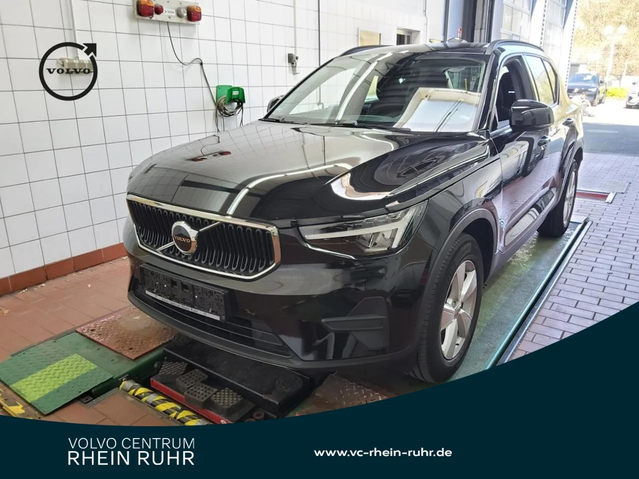 VOLVO XC40 T2  Essential+WINTERPAK+MET+NAVI+LM17+LED+ - 129 PS