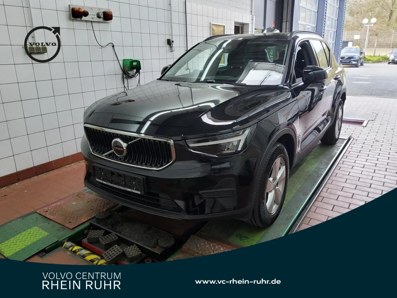 VOLVO XC40 T2  ESSENTIAL WINTERPAK+MET+NAVI+LED+LM17+ - 129 PS