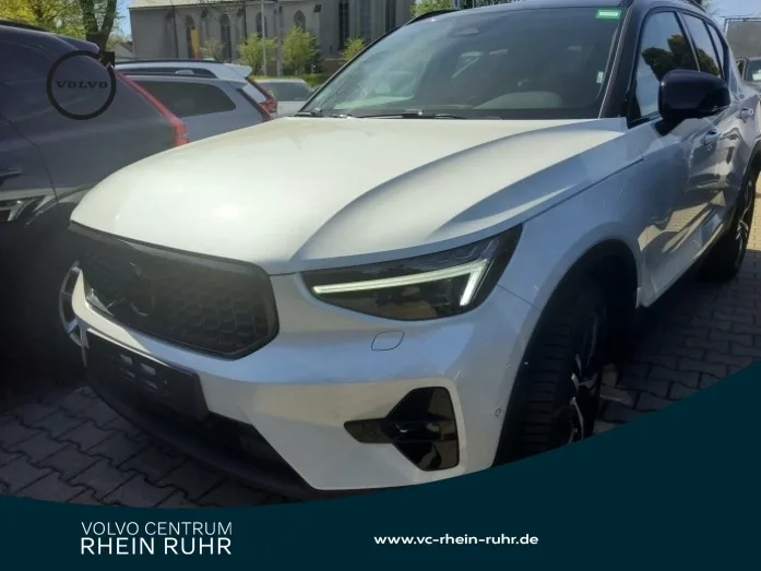 VOLVO XC40 B3 Ultra Black+LICHTPAK+STANDHZ+20LM+BLIS+ - 163 PS