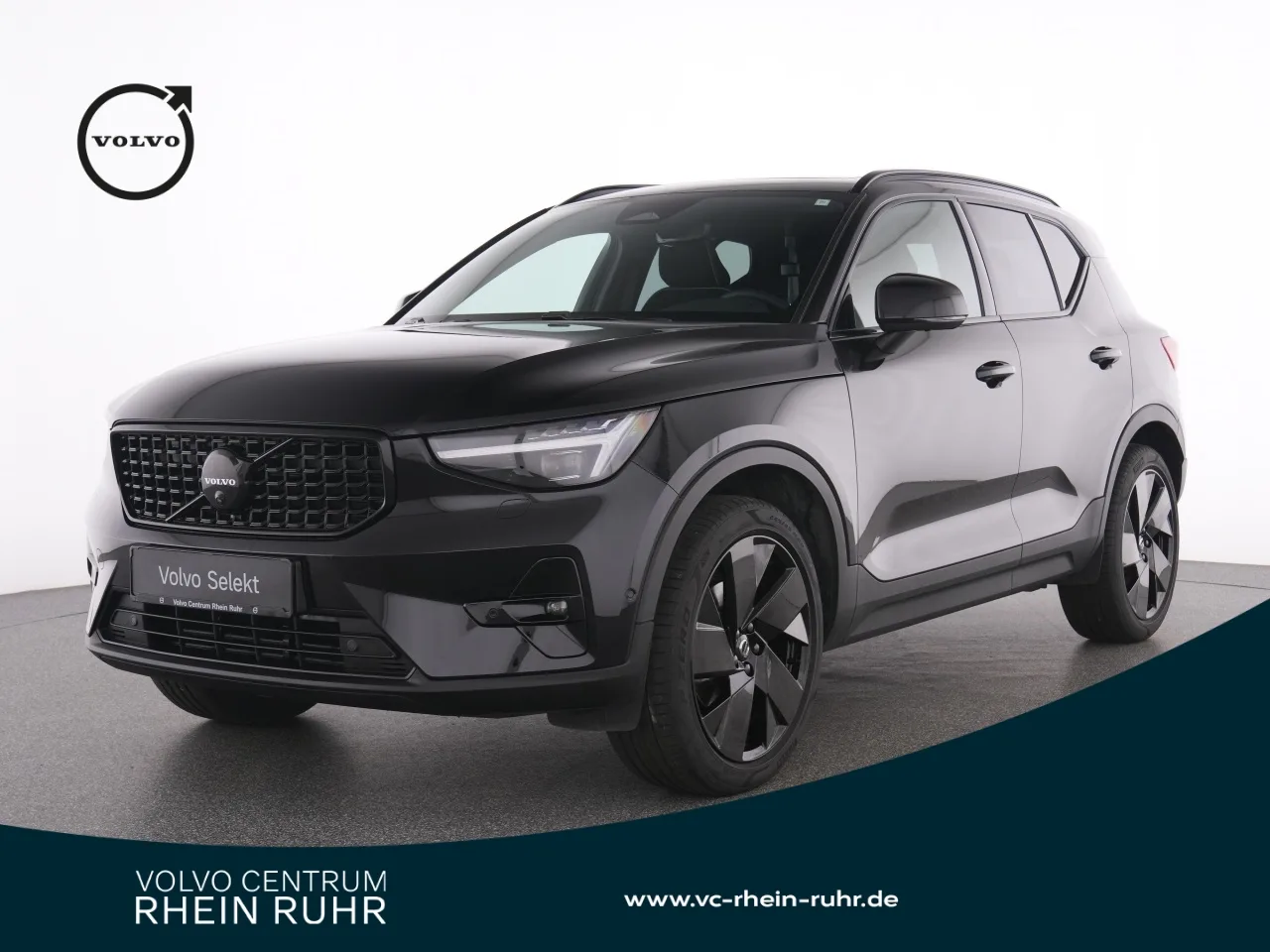 VOLVO XC40 B3  PLUS BLACK EDITION AHK+360°+PANO+MEMORY - 163 PS