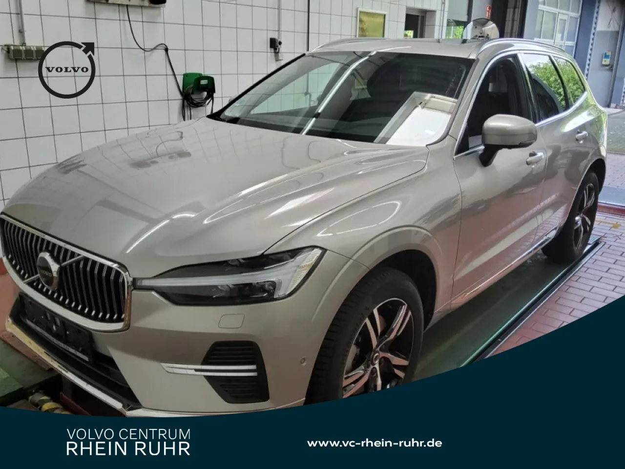 VOLVO XC60 B4 Plus Bright+LICHTPAK+AHK+WINTERPAK+360°+ - 197 PS