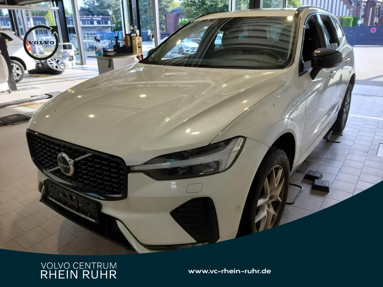 VOLVO XC60 B4 Plus Dark+LICHTPAK+360°+WINTERPAK+MEMORY - 197 PS
