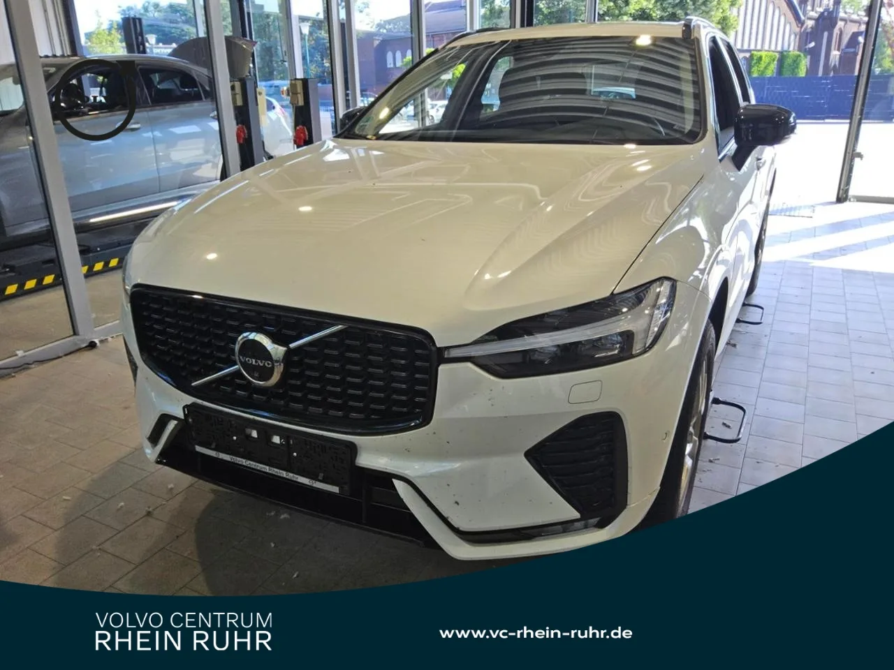 VOLVO XC60 B4 Plus Dark+LICHTPAK+360°+WINTERPAK+MEMORY - 197 PS