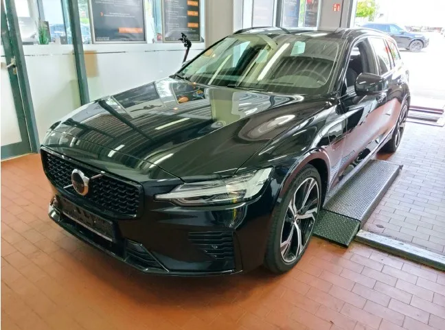 VOLVO V60 T8 AWD  Plus Dark+HEAD-UP+PANO+LEDER+HA&KA+ - 405 PS