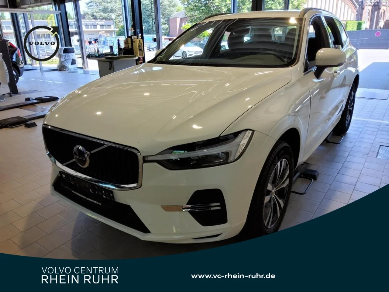 VOLVO XC60 B4 Momentum Pro+WINTERPAK+AHK+LM18+RFK+DAB+ - 197 PS