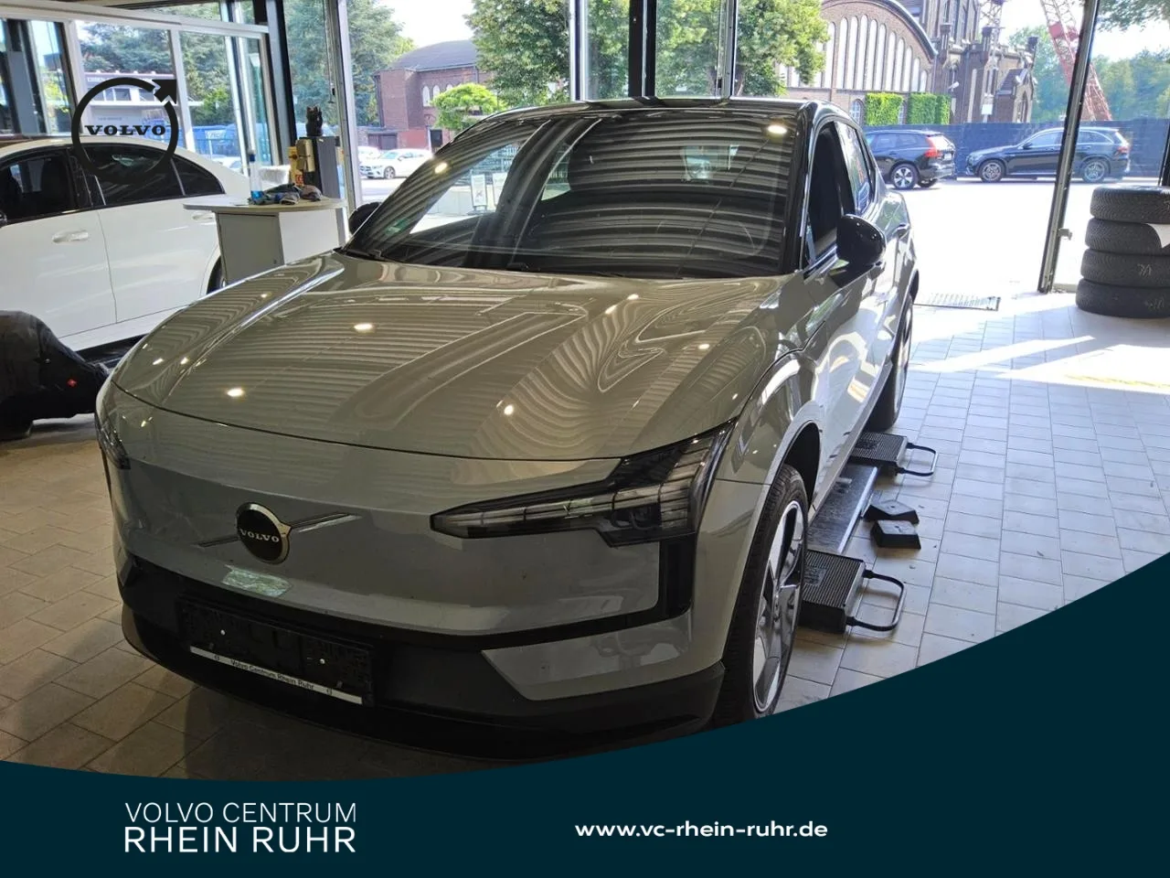 VOLVO EX30 PURE ELECTRIC RWD PLUS WINTERPAKT+360°+LM19 - 272 PS