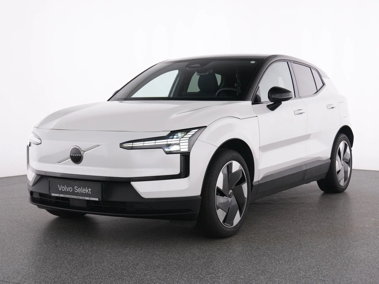 VOLVO EX30 PURE ELECTRIC RWD PLUS WINTERPAK+MET+LM19+ - 272 PS