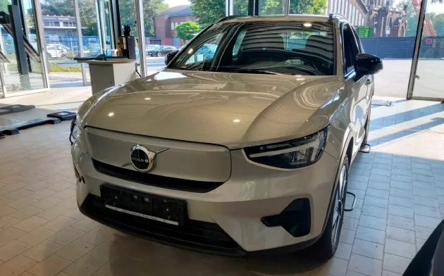 VOLVO XC40 PURE ELECTRIC Core+STANDHZ+KAM+ - 252 PS