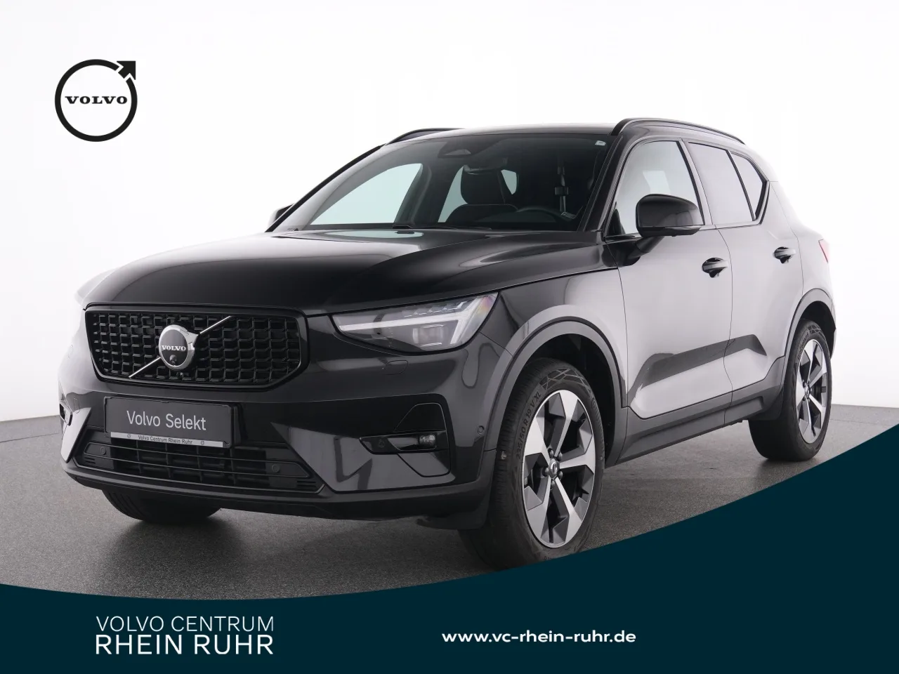VOLVO XC40 B3  PLUS DARK BP+LM19+360°+PANO+WINTERPAK+ - 163 PS