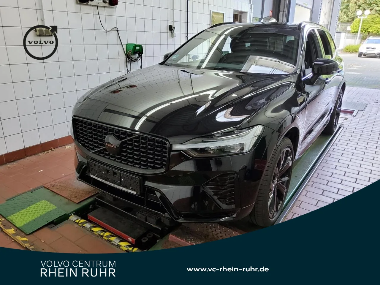 VOLVO XC60 T8 PLUG-IN AWD  PLUS BLACK EDITION PANO+LM+ - 454 PS